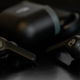 Los dos modelos de auriculares de Skullcandy tienen resistencia al agua y al polvo IP55, por lo que podrás hacer ejercicio con ellos sin problemas.